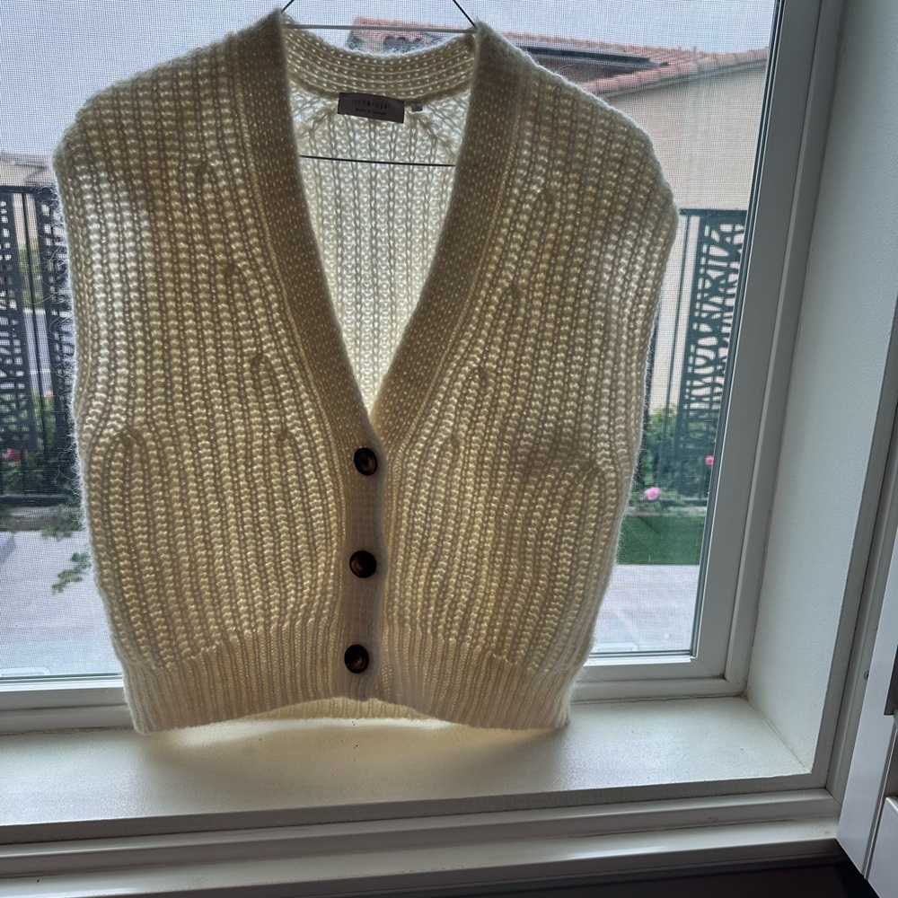 Rich & Royal Cream Knit Button-Up Cardigan Vest SZ M